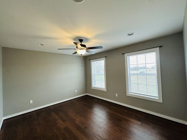 150 E Harris Rd, Bethpage, TN 37022