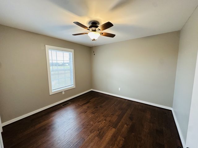 150 E Harris Rd, Bethpage, TN 37022