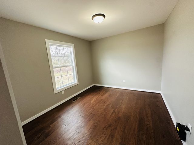 150 E Harris Rd, Bethpage, TN 37022