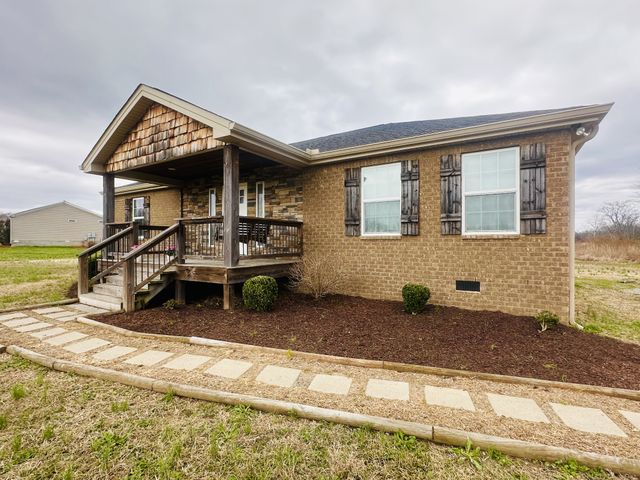 150 E Harris Rd, Bethpage, TN 37022