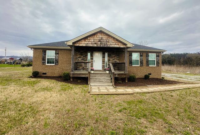 150 E Harris Rd, Bethpage, TN 37022