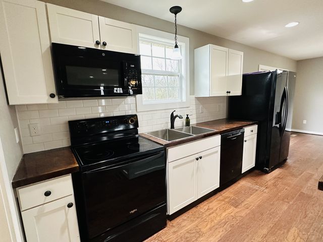 150 E Harris Rd, Bethpage, TN 37022