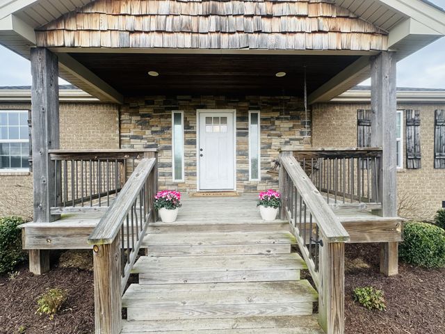 150 E Harris Rd, Bethpage, TN 37022