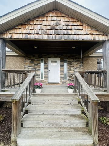 150 E Harris Rd, Bethpage, TN 37022