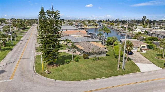 4611 TOPSAIL TRAIL, New Port Richey, FL 34652