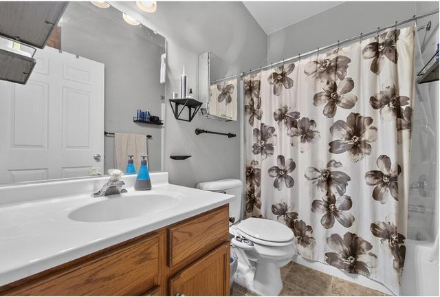 2224 W Vista Bella DRIVE, Oak Creek, WI 53154