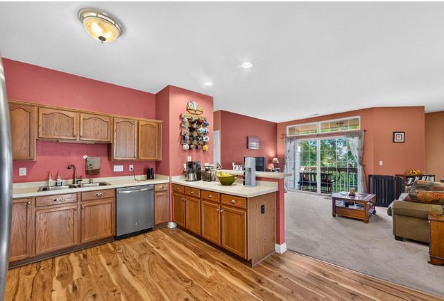 2224 W Vista Bella DRIVE, Oak Creek, WI 53154