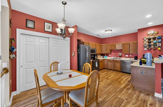 2224 W Vista Bella DRIVE, Oak Creek, WI 53154