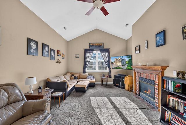 2224 W Vista Bella DRIVE, Oak Creek, WI 53154