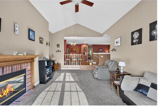 2224 W Vista Bella DRIVE, Oak Creek, WI 53154