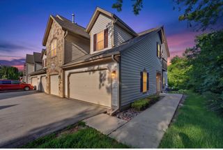 2224 W Vista Bella DRIVE, Oak Creek, WI 53154