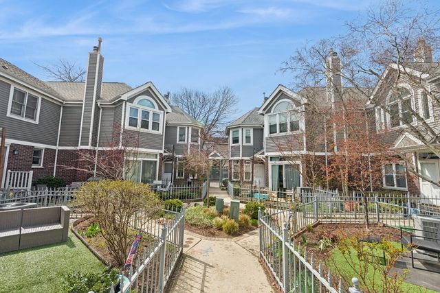 3315 N Racine Avenue D, Chicago, IL 60657