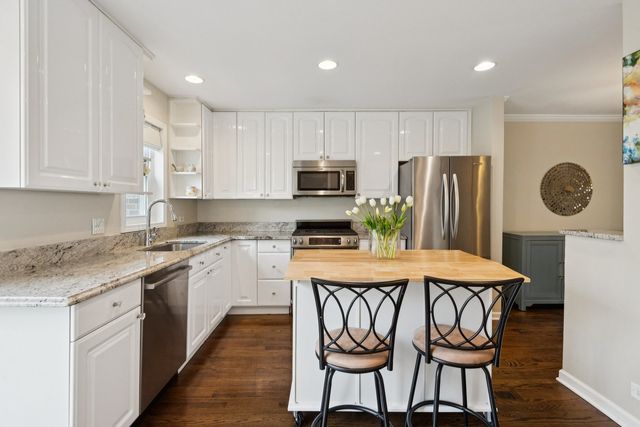 3315 N Racine Avenue D, Chicago, IL 60657