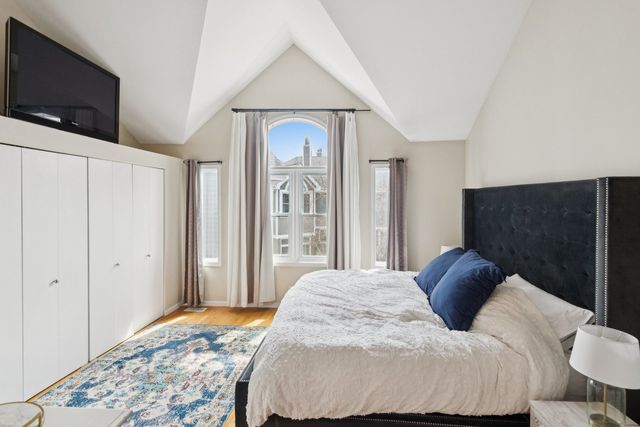 3315 N Racine Avenue D, Chicago, IL 60657