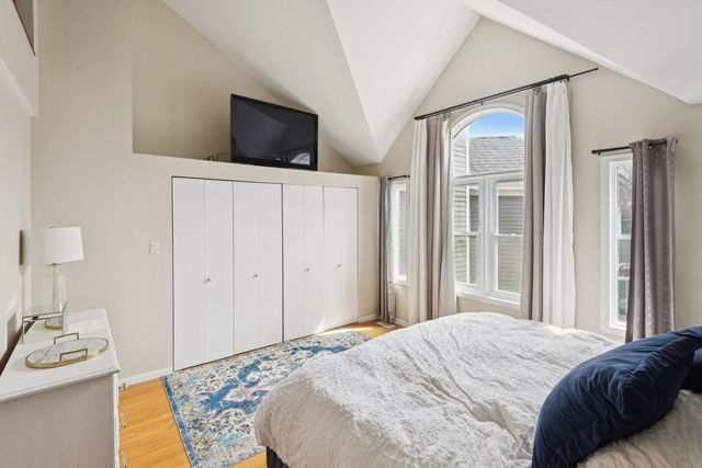 3315 N Racine Avenue D, Chicago, IL 60657