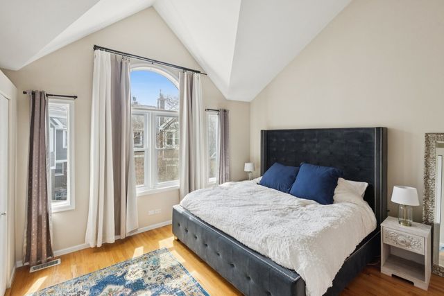 3315 N Racine Avenue D, Chicago, IL 60657