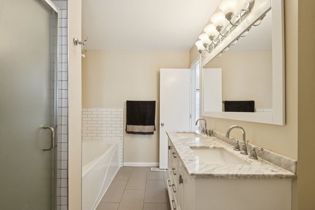 3315 N Racine Avenue D, Chicago, IL 60657