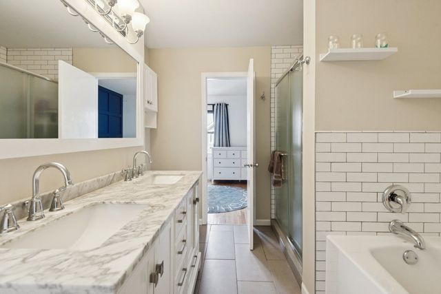 3315 N Racine Avenue D, Chicago, IL 60657