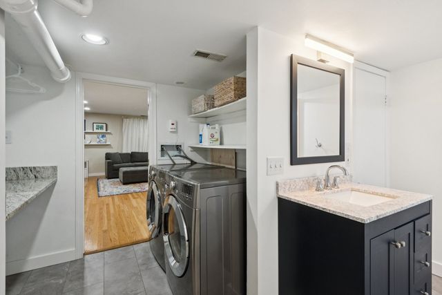 3315 N Racine Avenue D, Chicago, IL 60657