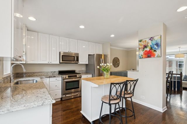 3315 N Racine Avenue D, Chicago, IL 60657