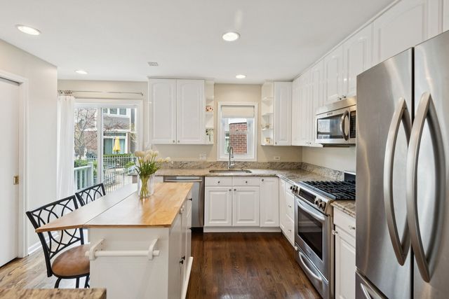 3315 N Racine Avenue D, Chicago, IL 60657