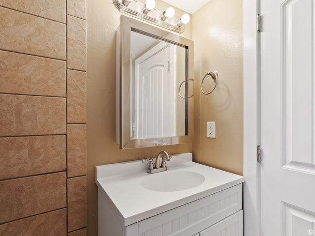 3634 S CANDIS DR, Magna, UT 84044