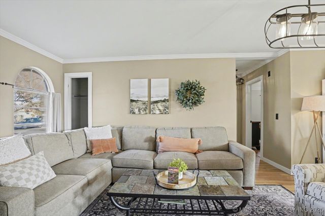 1013 W Memphis Street, Broken Arrow, OK 74012