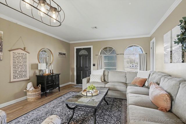 1013 W Memphis Street, Broken Arrow, OK 74012