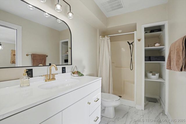 1013 W Memphis Street, Broken Arrow, OK 74012