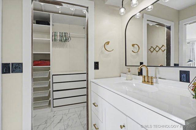 1013 W Memphis Street, Broken Arrow, OK 74012