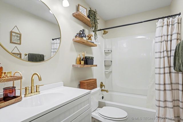 1013 W Memphis Street, Broken Arrow, OK 74012