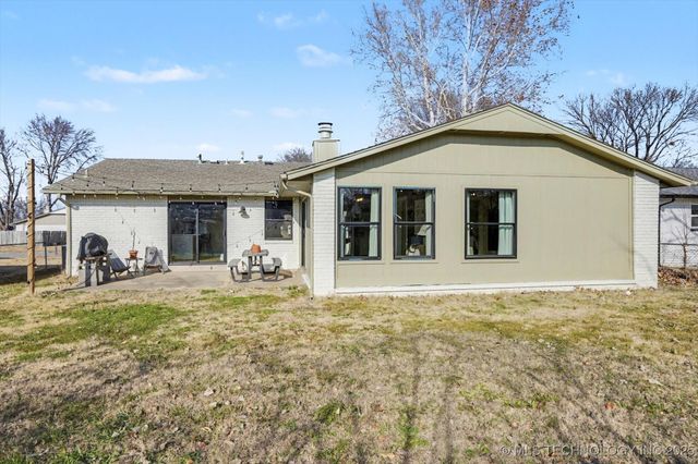 1013 W Memphis Street, Broken Arrow, OK 74012