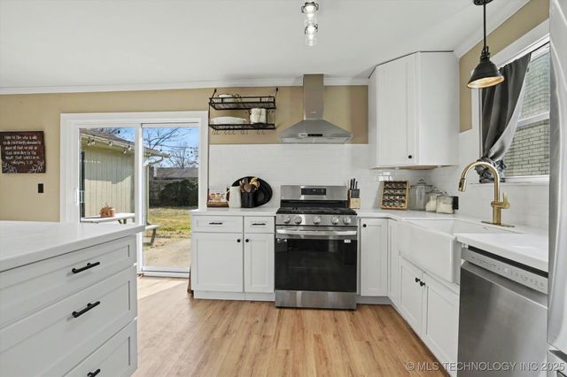 1013 W Memphis Street, Broken Arrow, OK 74012