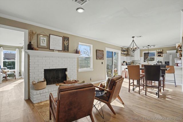 1013 W Memphis Street, Broken Arrow, OK 74012