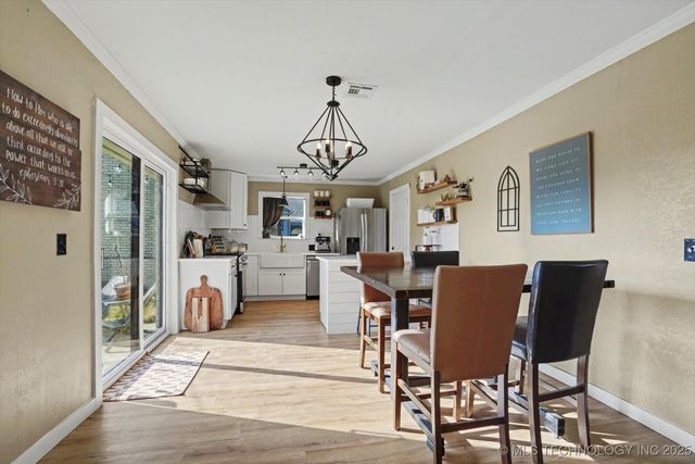 1013 W Memphis Street, Broken Arrow, OK 74012