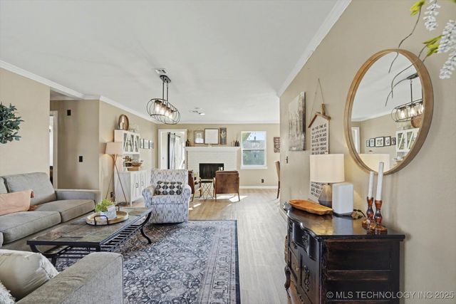 1013 W Memphis Street, Broken Arrow, OK 74012