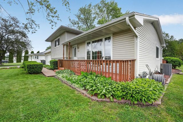 3124 Pridemore Drive, Cedar Falls, IA 50613