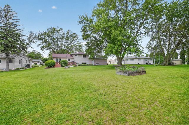 3124 Pridemore Drive, Cedar Falls, IA 50613