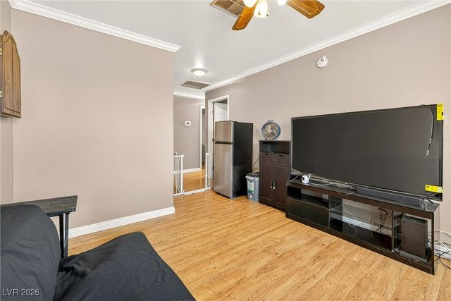 3828 Vista Largo Drive, Las Vegas, NV 89121