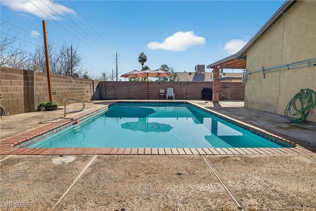 3828 Vista Largo Drive, Las Vegas, NV 89121