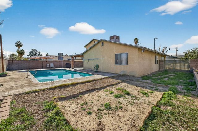 3828 Vista Largo Drive, Las Vegas, NV 89121