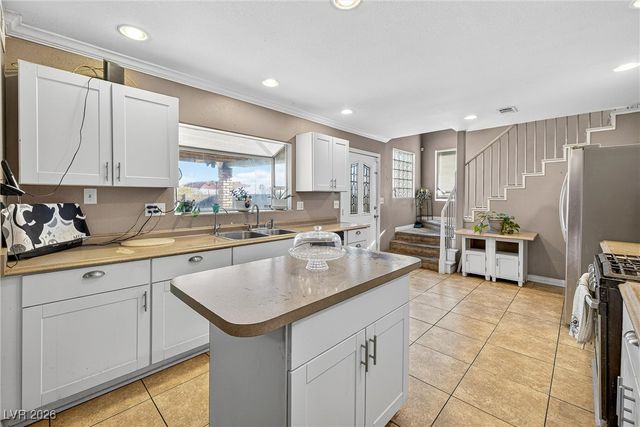 3828 Vista Largo Drive, Las Vegas, NV 89121