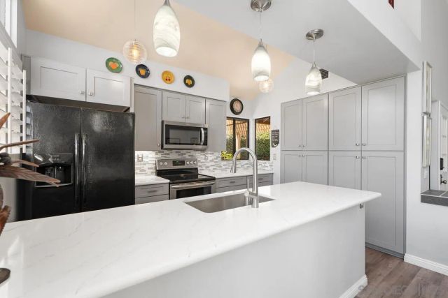 6 La Jolla Dr, Palm Desert, CA 92260