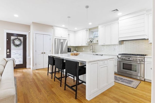 7 Whitman St A, Somerville, MA 02144