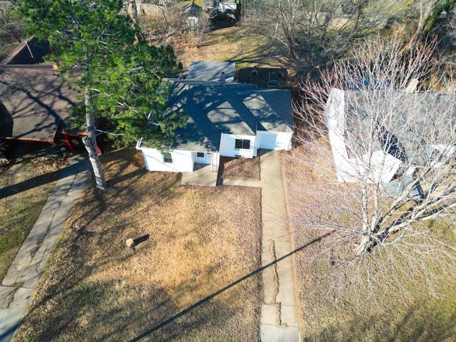 631 S Roosevelt St, Wichita, KS 67218