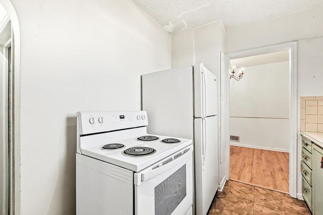 631 S Roosevelt St, Wichita, KS 67218