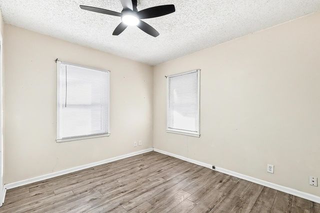 631 S Roosevelt St, Wichita, KS 67218