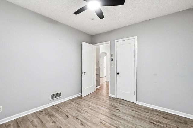 631 S Roosevelt St, Wichita, KS 67218