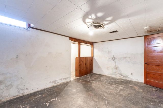 631 S Roosevelt St, Wichita, KS 67218