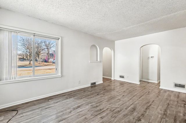 631 S Roosevelt St, Wichita, KS 67218